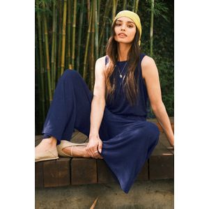 Marineblauwe mouwloze jumpsuit met ronde hals en rechte pijpen