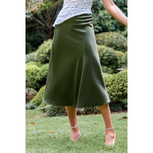 Olijfkleurige midi-rok met ruches