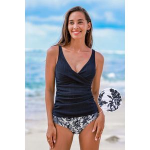 Blauwe decolleté tankinitop en gebloemde broekset