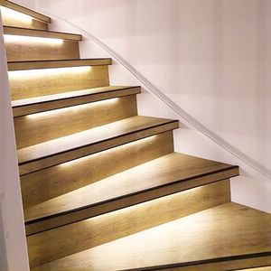 Luxe LED Trapverlichting set met bewegingssensor - Warm Wit Licht - voor max. 16 treden - 20mtr strip zelf op maat te maken