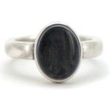 Qoss Ring Door Ovale Zwarte Steen - Maat L