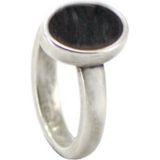 Qoss Ring Door Ovale Zwarte Steen - Maat L
