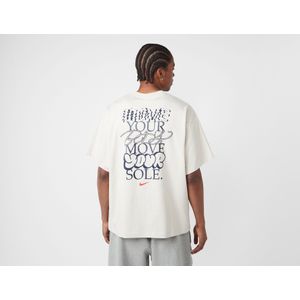 Nike Solo Swoosh Graphic T-Shirt, wit