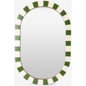 Groene hangspiegel met geblokte omlijsting