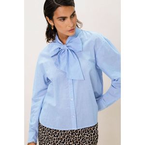 Lichtblauwe Blouse Met Strik