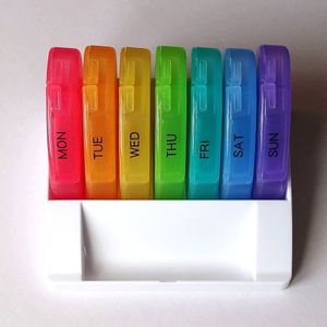 Praktische en stijlvolle Medicijn weeklader- elke dag een andere kleur doosje - 4 vakjes voor de pillen- in houder