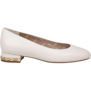 Michael Kors, Schoenen, Dames, Beige, 37 1/2 EU, Leer, Crème Leren Ballerina met Kettingdetail