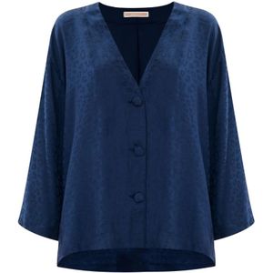 Kocca, Blouses & Shirts, Dames, Blauw, M, Elegante blouse met dierenprint en stofbedekte knopen