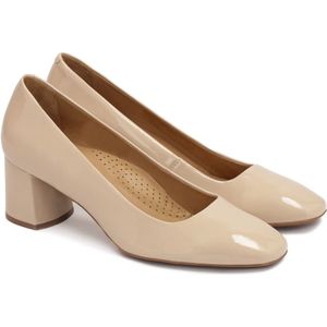 Kazar, Schoenen, Dames, Beige, 41 EU, Leer, Gelakte beige pumps met een brede hak