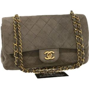 Chanel Vintage, Pre-owned, Dames, Grijs, ONE Size, Suède, Tweedehands grijze suède Chanel flap tas