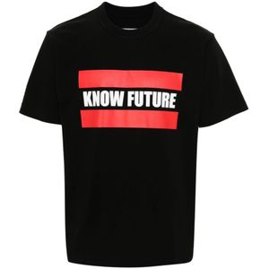 Sacai, Tops, Heren, Zwart, XL, Katoen, Zwarte Know Future T-shirt met Voorkant Print