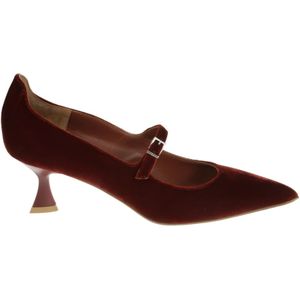 Sergio Levantesi, Schoenen, Dames, Rood, 36 1/2 EU, Rode Velvet Décolleté met Gesp Detail