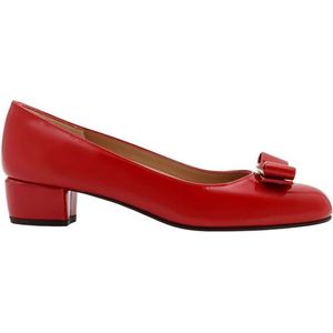 Salvatore Ferragamo, Schoenen, Dames, Rood, 35 EU, Leer, Rode Pumps met Iconische Vara Strik