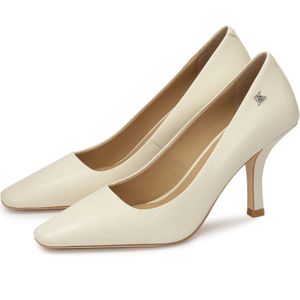 Kazar Studio, Schoenen, Dames, Beige, 40 EU, Leer, Klassieke stiletto's gemaakt van volnerf leer in roomkleur