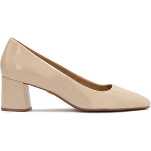 Kazar, Schoenen, Dames, Beige, 39 EU, Leer, Gelakte beige pumps met een brede hak