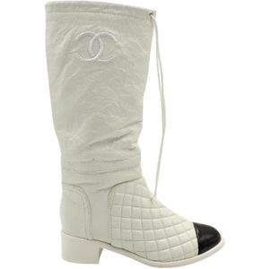 Chanel Vintage, Pre-owned, Dames, Wit, 36 EU, Tweed, Tweedehands witte leren laarzen met CC-logo borduursel