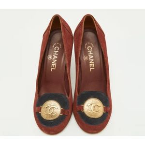 Chanel Vintage, Pre-owned, Dames, Bruin, 38 EU, Pre-owned Suede heels