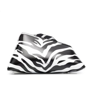The Attico, Tassen, Dames, Wit, ONE Size, Leer, Logo-Print Clutch Tas in Wit/Zwart Zebra Print