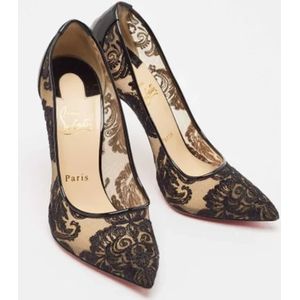 Christian Louboutin Pre-owned, Pre-owned, Dames, Zwart, 38 EU, Pre-owned Lace heels