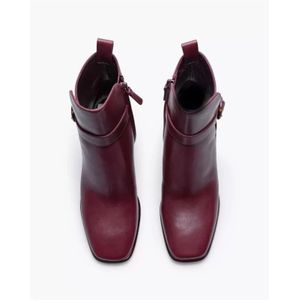 Tory Burch, Schoenen, Dames, Rood, 38 1/2 EU, Leer, Luxe Bordeaux Gesp Laarzen