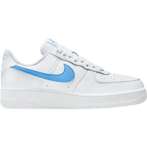 Nike, Sneakers van massief leer met geperforeerde neus Wit, Dames, Maat:38 1/2 EU