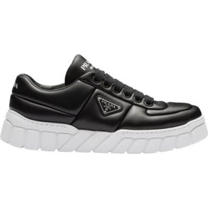 Prada, Gewatteerde leren sneakers met driehoekig logo Zwart, Heren, Maat:43 EU