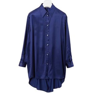 MM6 Maison Margiela, Blouses & Shirts, Dames, Blauw, S, Satijn, S52Dt 0020-S54450 Casual Oversized Satijnen Blouse