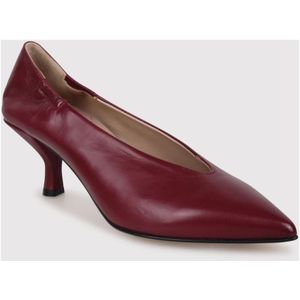 Pomme D'or, Schoenen, Dames, Rood, 40 EU, Leer, Kersenrode puntige pumps