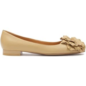 Kazar, Schoenen, Dames, Beige, 38 EU, Leer, Beige platte pumps met bloem