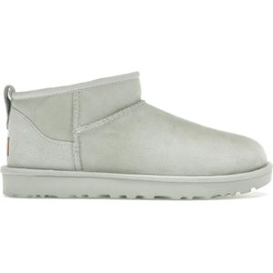 Ugg, Schoenen, Dames, Wit, 41 EU, Suède, Witte Klassieke Ultra Mini Enkellaarzen