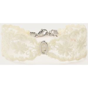 Weißes Armband mit Spitze und Initialen