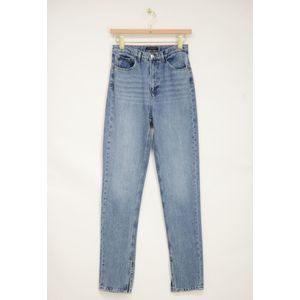 Hellblaue Jeans mit Schlitz