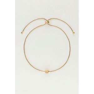 Minimalistisches Armband mit Buchstabenwürfel