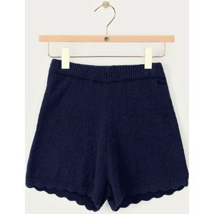 Dunkelblaue Shorts mit Wellenkanten