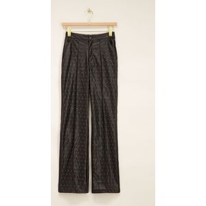 Schwarze Hose mit geradem Bein und Nieten