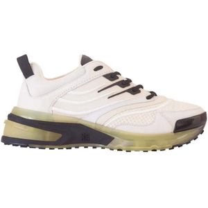 Givenchy Low-Top Sneakers - Giv 1 Runner Sneaker in beige