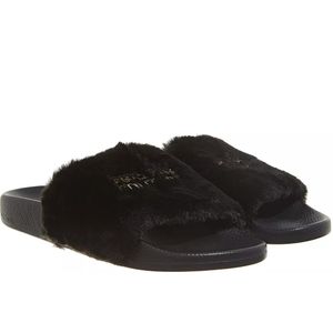 Versace Jeans Couture Slippers & Mules - Fondo Shelly in zwart