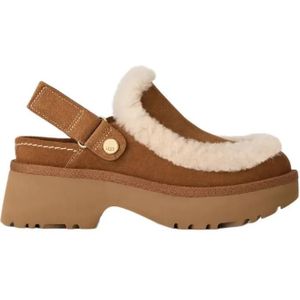 UGG Sandalen - Suede Leather Clog With Sheepskin Trim in bruin