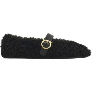 - Gancini Ornamental Ballet Flats In Shearling in zwart