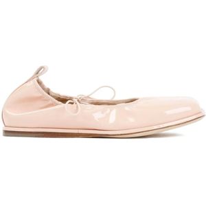- Pink Powder Patent Heart Toe Lace-Up Ballerina in roze
