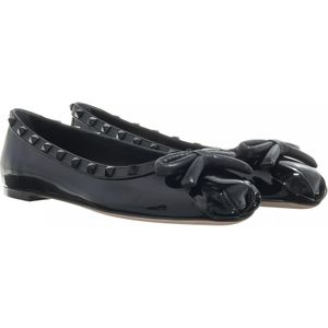 Valentino Garavani Loafers - Ballerina Rockstud in zwart