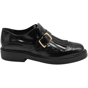 - Laced Black Flat Shoes With Fringed Detail in zwart