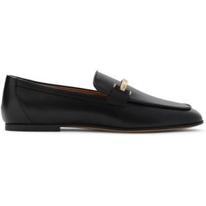 - Black Leather Loafers With Subtle Gold Accents in zwart