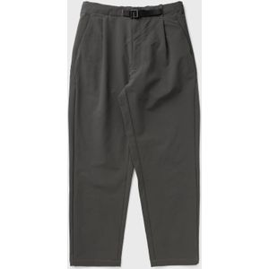 One Tuck Tapered Stretch Pants