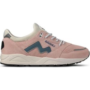Trainers Karhu Aria 95