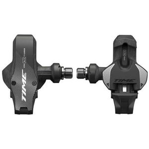 time xpro 12 clipless pedalen  q factor 51 mm  smal  carbon zwart zilver