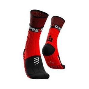 paar compressport pro racing sokken winter trail rood  zwart