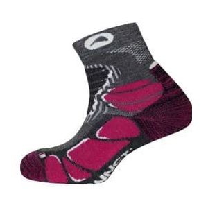 paar monnet trek mid light grijs  roze sokken