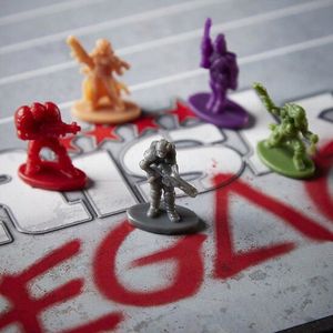 Hasbro Gaming Avalon Hill - Risk Legacy: Het unieke strategie bordspel voor 3-6 spelers vanaf 13 jaar