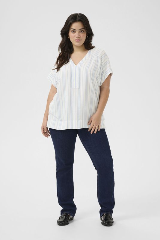 KAFFE - CURVE - Blouse - Lichtblauw / Wit - Blouseshirt